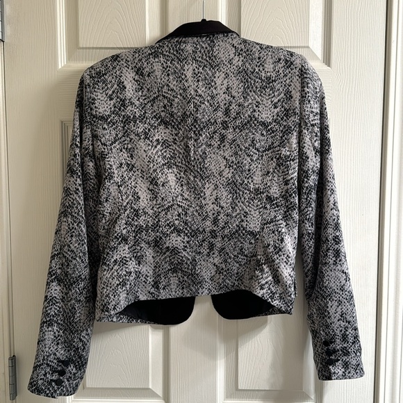 Dynamite ladies blazer - snakeskin pattern - Picture 8 of 8